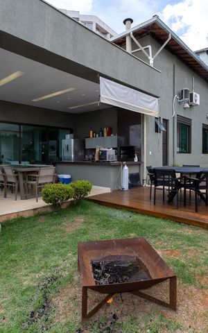 Casa de condomínio à venda com 500m², 4 quartos e 5 vagas Casa de condomínio à venda com 500m², 4 quartos e 5 vagasÁrea de Lazer