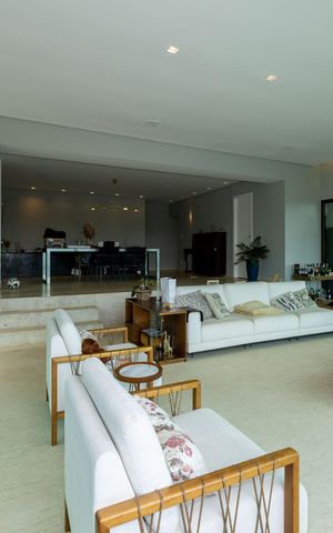 Casa de condomínio à venda com 500m², 4 quartos e 5 vagas Casa de condomínio à venda com 500m², 4 quartos e 5 vagasSala de Estar