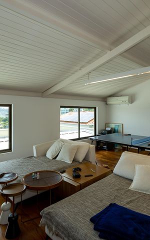 Casa de condomínio à venda com 500m², 4 quartos e 5 vagas Casa de condomínio à venda com 500m², 4 quartos e 5 vagasSala de TV