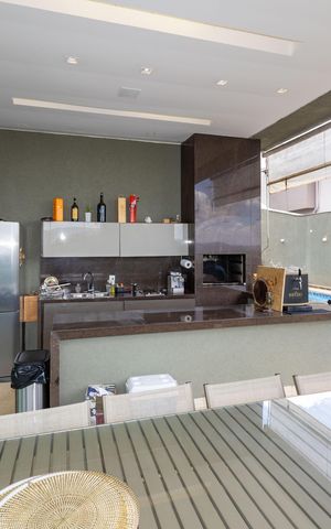 Casa de condomínio à venda com 500m², 4 quartos e 5 vagas Casa de condomínio à venda com 500m², 4 quartos e 5 vagasÁrea Gourmet