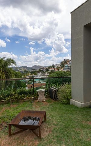 Casa de condomínio à venda com 500m², 4 quartos e 5 vagas Casa de condomínio à venda com 500m², 4 quartos e 5 vagasVista