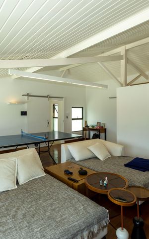 Casa de condomínio à venda com 500m², 4 quartos e 5 vagas Casa de condomínio à venda com 500m², 4 quartos e 5 vagasSala de TV