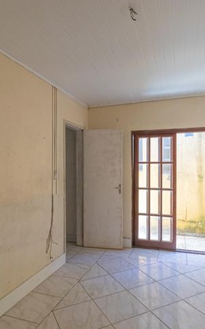 Casa à venda com 300m², 2 quartos e sem vaga Casa à venda com 300m², 2 quartos e sem vagaQuarto -Casa 1