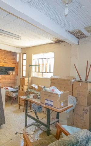 Casa à venda com 300m², 2 quartos e sem vaga Casa à venda com 300m², 2 quartos e sem vagaGaragem e Churrasqueira-Casa 1