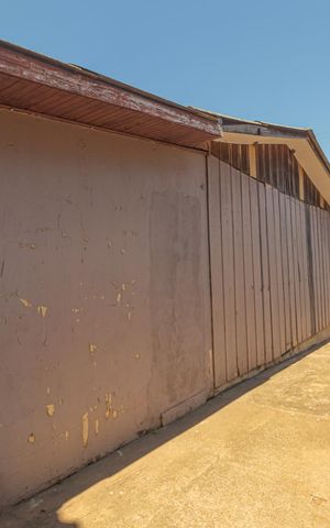 Casa à venda com 300m², 2 quartos e sem vaga Casa à venda com 300m², 2 quartos e sem vagaÁrea externa/Casa 3