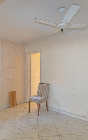 Casa à venda com 300m², 2 quartos e sem vaga Casa à venda com 300m², 2 quartos e sem vagaSala/Cozinha-Casa 1