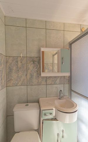 Casa à venda com 300m², 2 quartos e sem vaga Casa à venda com 300m², 2 quartos e sem vagaBanheiro-Casa 1