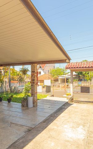 Casa à venda com 300m², 2 quartos e sem vaga Casa à venda com 300m², 2 quartos e sem vagaVaranda da Casa 3/Frente