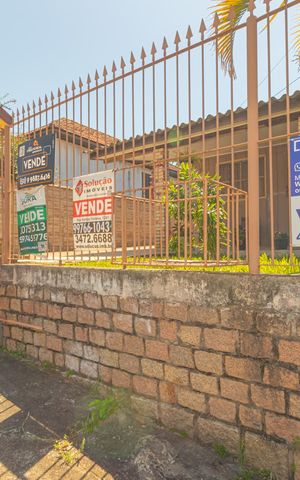 Casa à venda com 300m², 2 quartos e sem vaga Casa à venda com 300m², 2 quartos e sem vagaFachada/Placa