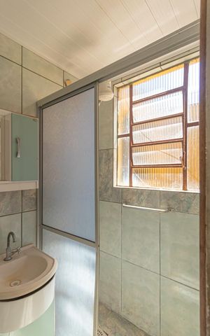 Casa à venda com 300m², 2 quartos e sem vaga Casa à venda com 300m², 2 quartos e sem vagaBanheiro-Casa 1