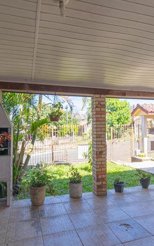 Casa à venda com 300m², 2 quartos e sem vaga Casa à venda com 300m², 2 quartos e sem vagaVaranda da Casa 3/Frente