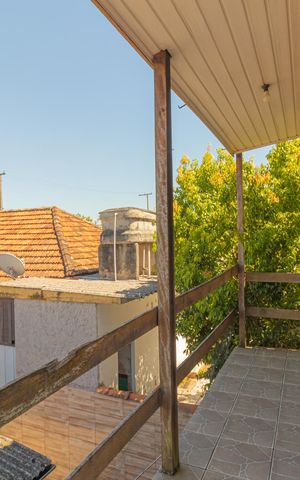 Casa à venda com 300m², 2 quartos e sem vaga Casa à venda com 300m², 2 quartos e sem vagaSacada/Casa 2
