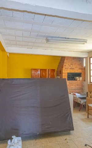 Casa à venda com 300m², 2 quartos e sem vaga Casa à venda com 300m², 2 quartos e sem vagaGaragem e Churrasqueira-Casa 1