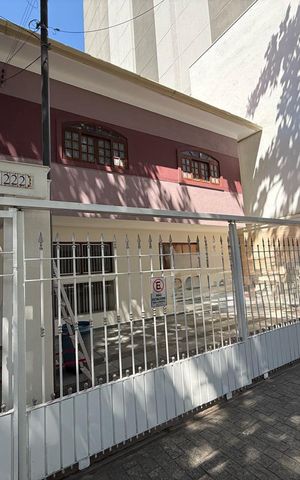 Casa para alugar com 329m², 4 quartos e 3 vagas