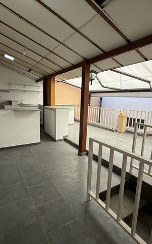 Casa para alugar com 329m², 4 quartos e 3 vagas