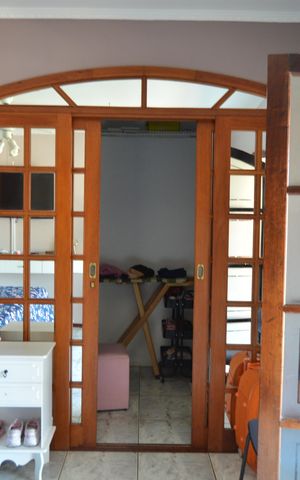Casa à venda com 288m², 3 quartos e 4 vagasCloset da suíte
