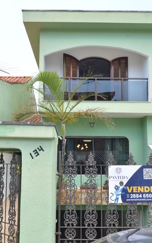 Casa à venda com 288m², 3 quartos e 4 vagasFachada