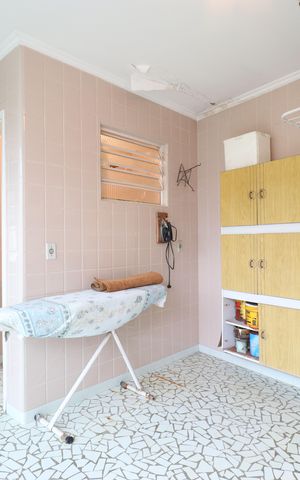 Casa à venda com 244m², 3 quartos e 4 vagasÁrea e quarto de Serviço