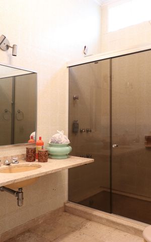 Casa à venda com 244m², 3 quartos e 4 vagasBanheiro da Suíte