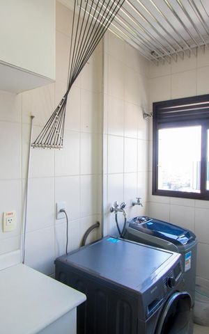 Apartamento à venda com 144m², 3 quartos e 4 vagas Apartamento à venda com 144m², 3 quartos e 4 vagasÁrea de serviço