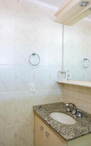 Apartamento à venda com 144m², 3 quartos e 4 vagas Apartamento à venda com 144m², 3 quartos e 4 vagasBanheiro do quarto 3