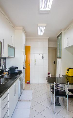 Apartamento à venda com 144m², 3 quartos e 4 vagas Apartamento à venda com 144m², 3 quartos e 4 vagasCozinha