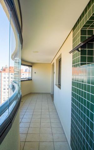 Apartamento à venda com 144m², 3 quartos e 4 vagas Apartamento à venda com 144m², 3 quartos e 4 vagasVaranda da sala