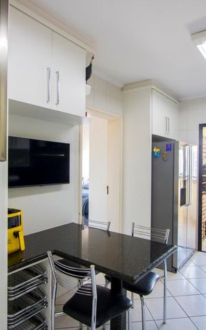 Apartamento à venda com 144m², 3 quartos e 4 vagas Apartamento à venda com 144m², 3 quartos e 4 vagasCozinha