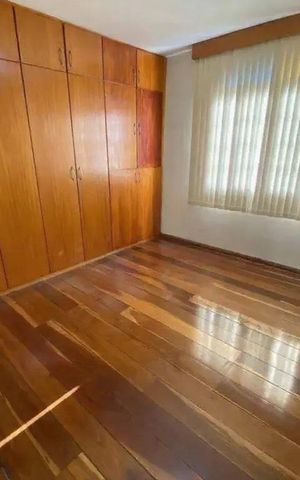 Casa à venda com 250m², 4 quartos e 2 vagas