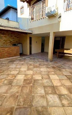 Casa à venda com 250m², 4 quartos e 2 vagas