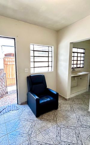 Casa à venda com 40m², 1 quarto e sem vaga Casa à venda com 40m², 1 quarto e sem vagaSala