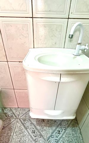 Casa à venda com 40m², 1 quarto e sem vaga Casa à venda com 40m², 1 quarto e sem vagaBanheiro