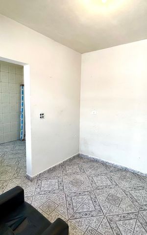 Casa à venda com 40m², 1 quarto e sem vaga Casa à venda com 40m², 1 quarto e sem vagaSala