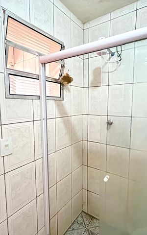 Casa à venda com 40m², 1 quarto e sem vaga Casa à venda com 40m², 1 quarto e sem vagaBanheiro