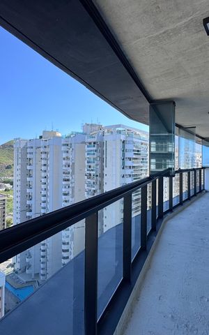 Apartamento à venda com 104m², 3 quartos e 2 vagas Apartamento à venda com 104m², 3 quartos e 2 vagasVaranda