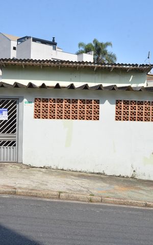 Casa à venda com 350m², 2 quartos e 5 vagasFachada