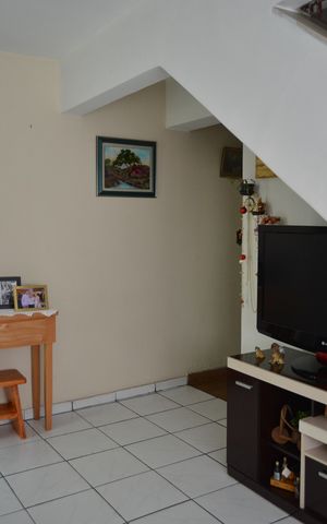 Casa à venda com 350m², 2 quartos e 5 vagasSala