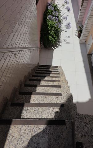 Casa à venda com 250m², 2 quartos e 3 vagasEscada para a Área Gourmet