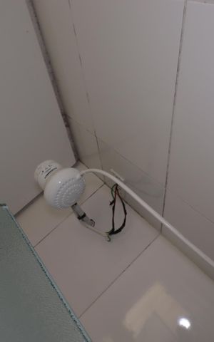 Casa à venda com 250m², 2 quartos e 3 vagasBanheiro da Suíte - Chuveiro