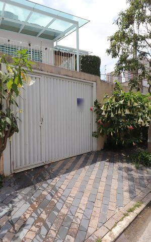 Casa à venda com 250m², 2 quartos e 3 vagasFachada