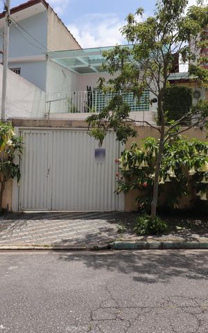 Casa à venda com 250m², 2 quartos e 3 vagasFachada