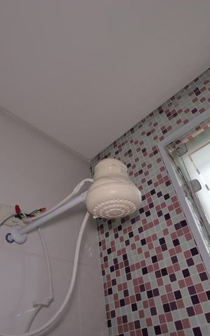 Casa à venda com 250m², 2 quartos e 3 vagasBanheiro Social - Chuveiro