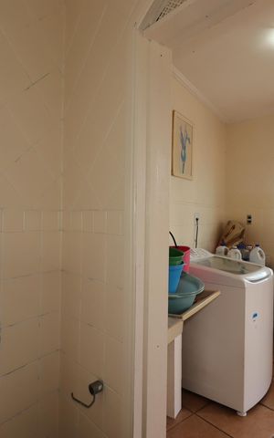 Casa à venda com 250m², 2 quartos e 3 vagasBanheiro de Serviço