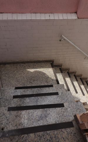 Casa à venda com 250m², 2 quartos e 3 vagasEscada para a Área Gourmet