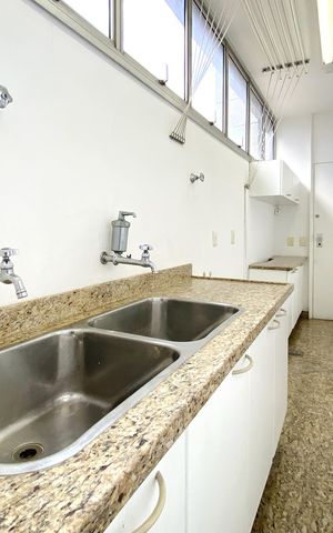 Apartamento à venda com 274m², 4 quartos e 3 vagas Apartamento à venda com 274m², 4 quartos e 3 vagasÁrea de Serviço