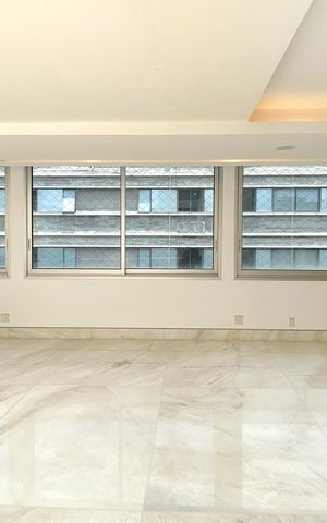 Apartamento à venda com 274m², 4 quartos e 3 vagas Apartamento à venda com 274m², 4 quartos e 3 vagasSala de Estar