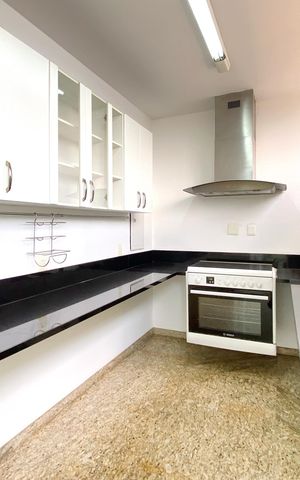 Apartamento à venda com 274m², 4 quartos e 3 vagas Apartamento à venda com 274m², 4 quartos e 3 vagasCozinha