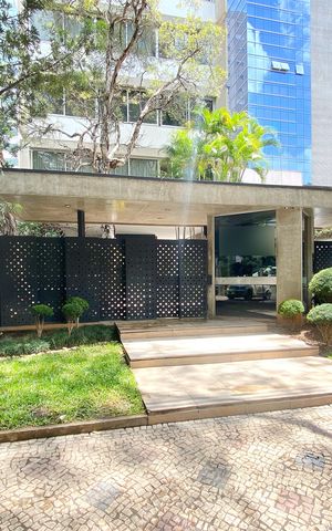 Apartamento à venda com 274m², 4 quartos e 3 vagas Apartamento à venda com 274m², 4 quartos e 3 vagasFachada