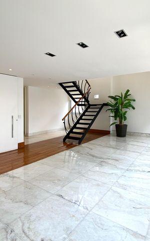 Apartamento à venda com 274m², 4 quartos e 3 vagas Apartamento à venda com 274m², 4 quartos e 3 vagasSala