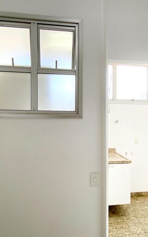 Apartamento à venda com 274m², 4 quartos e 3 vagas Apartamento à venda com 274m², 4 quartos e 3 vagasQuarto de Serviço
